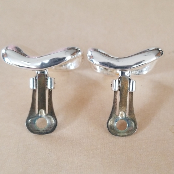 Vintage 1950s Mid Century Silver Tone Metal Wave Design Clip On Earrings - Picture 9 of 11